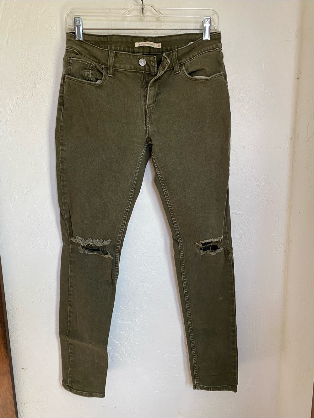 LEVI’S Women’s Olive Green Distressed Skinny Jeans